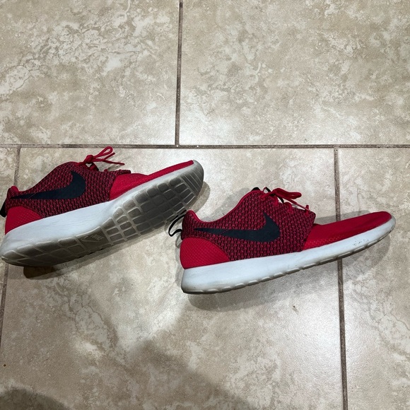 Nike Red Roshe Run Sneaker Size 11 - Picture 4 of 5